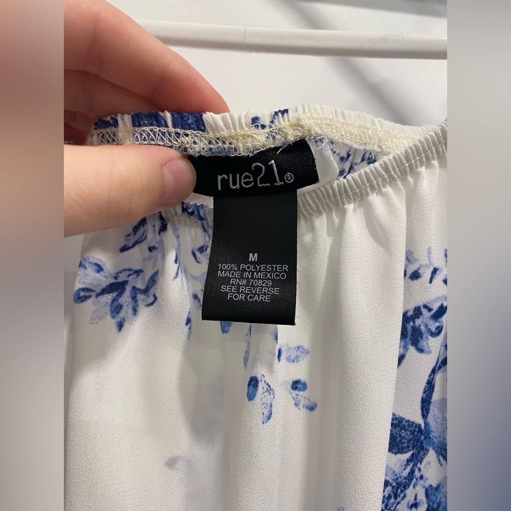 Rue 21/ Medium/ White with blue floral pattern